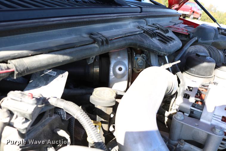 image for item DD0012 2006 Ford F550 Super Duty service truck with crane