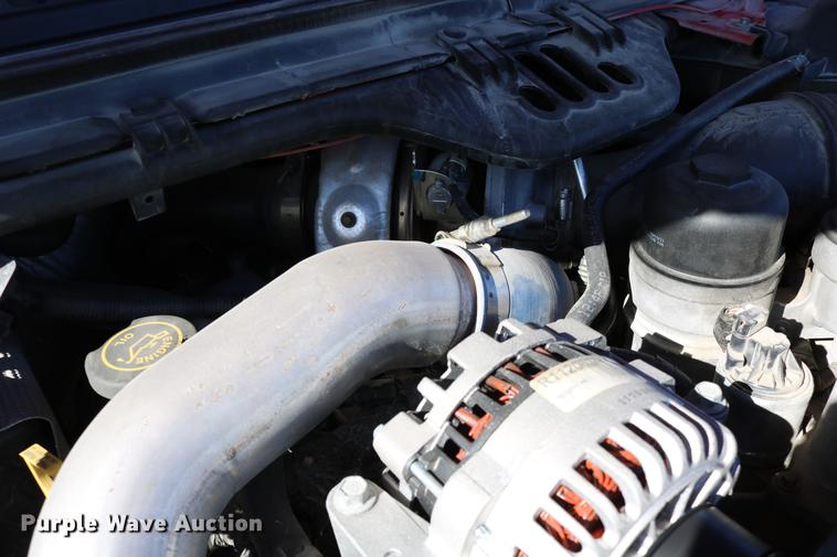 image for item DD0012 2006 Ford F550 Super Duty service truck with crane