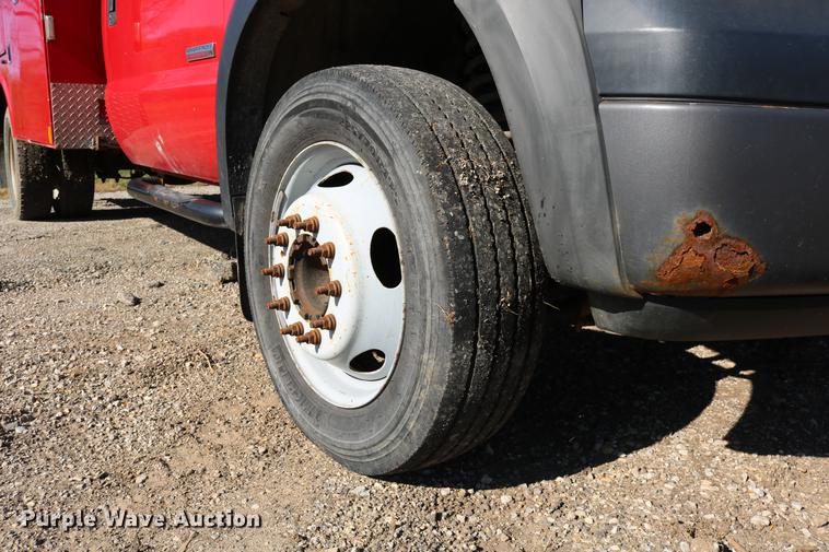 image for item DD0012 2006 Ford F550 Super Duty service truck with crane