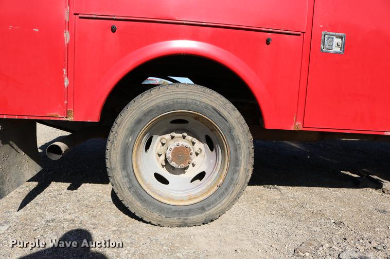 image for item DD0012 2006 Ford F550 Super Duty service truck with crane