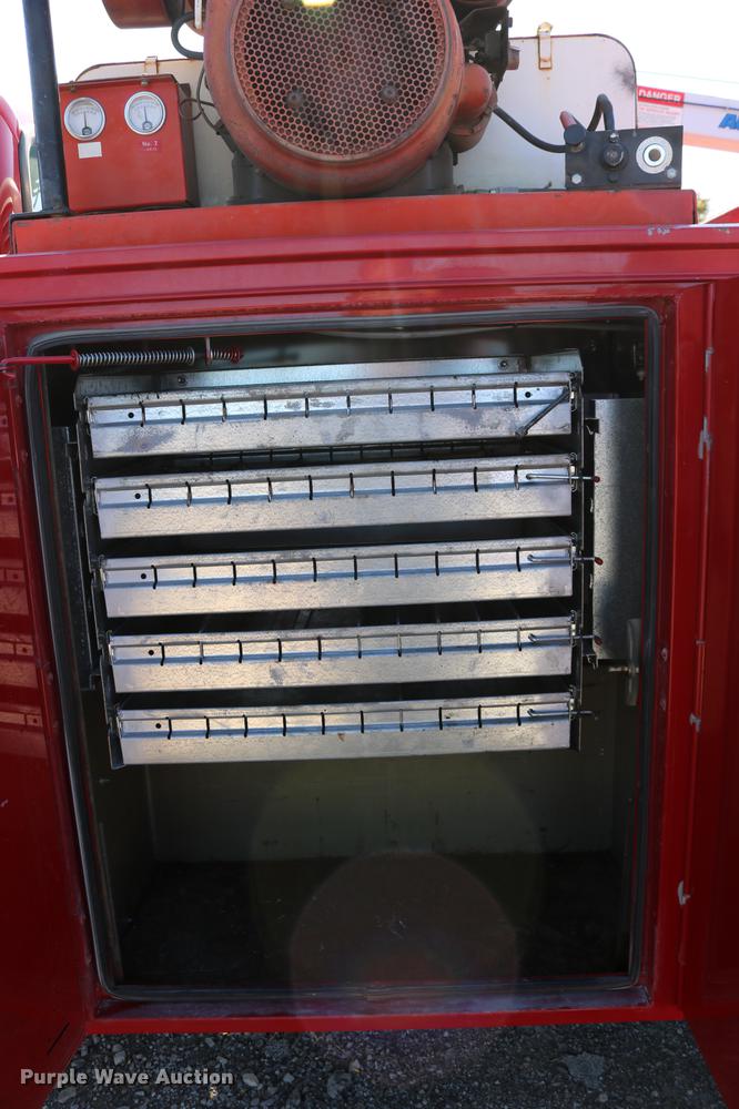 image for item DD0012 2006 Ford F550 Super Duty service truck with crane