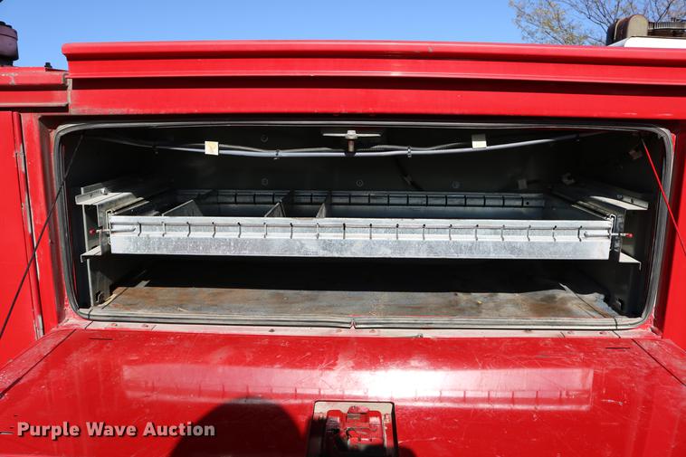 image for item DD0012 2006 Ford F550 Super Duty service truck with crane