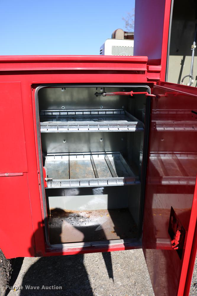 image for item DD0012 2006 Ford F550 Super Duty service truck with crane