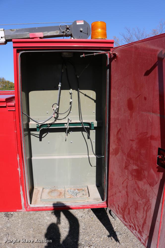 image for item DD0012 2006 Ford F550 Super Duty service truck with crane