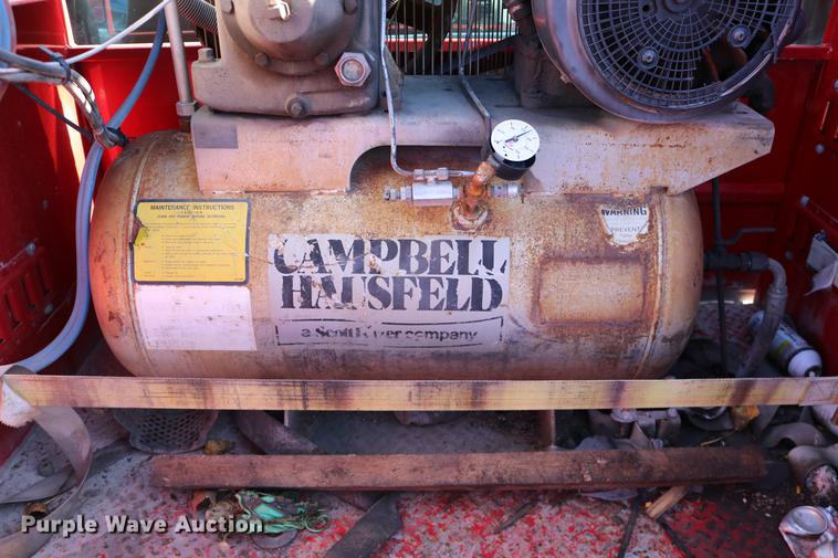 image for item DD0012 2006 Ford F550 Super Duty service truck with crane