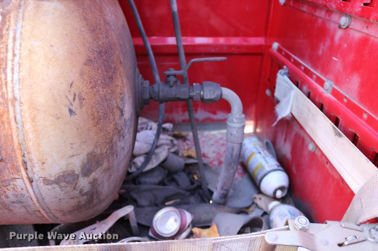 image for item DD0012 2006 Ford F550 Super Duty service truck with crane