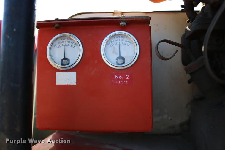 image for item DD0012 2006 Ford F550 Super Duty service truck with crane