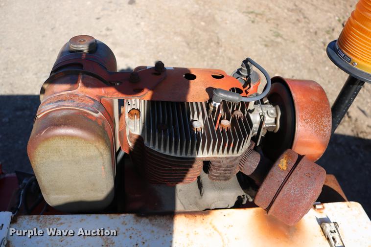 image for item DD0012 2006 Ford F550 Super Duty service truck with crane