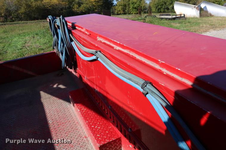 image for item DD0012 2006 Ford F550 Super Duty service truck with crane