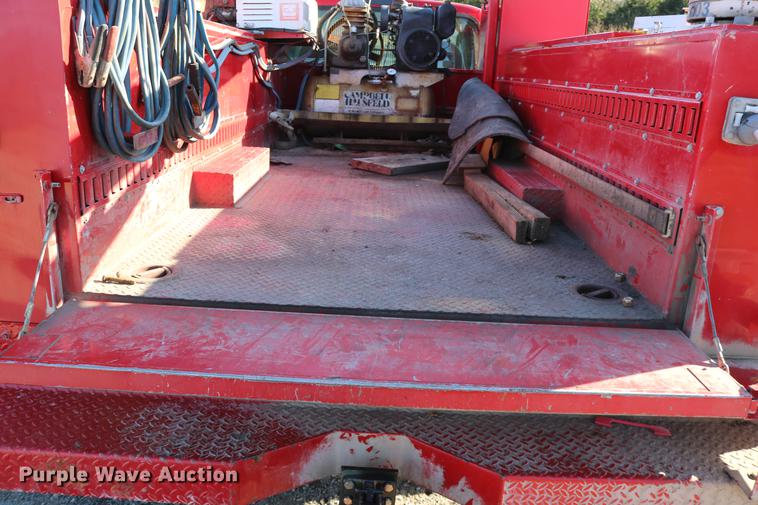 image for item DD0012 2006 Ford F550 Super Duty service truck with crane