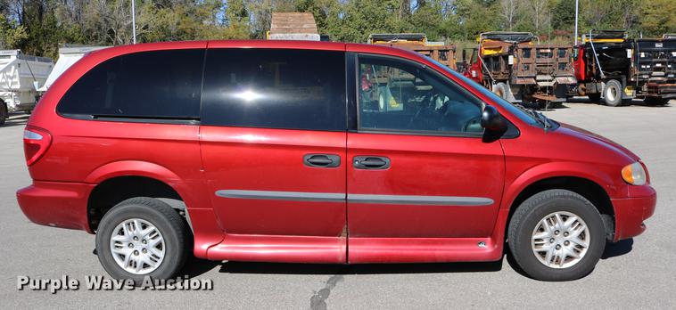 image for item DD0014 2004 Dodge Grand Caravan van