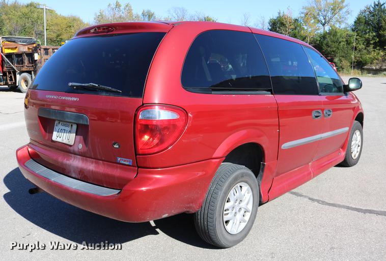 image for item DD0014 2004 Dodge Grand Caravan van
