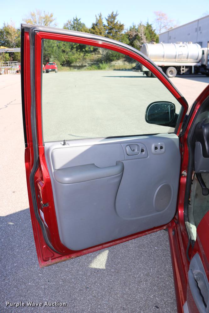 image for item DD0014 2004 Dodge Grand Caravan van