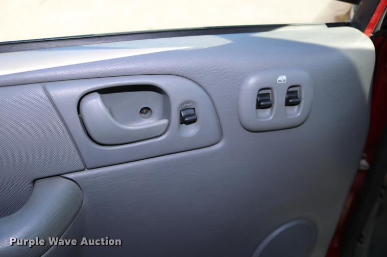 image for item DD0014 2004 Dodge Grand Caravan van