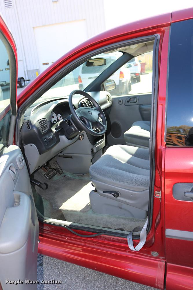 image for item DD0014 2004 Dodge Grand Caravan van