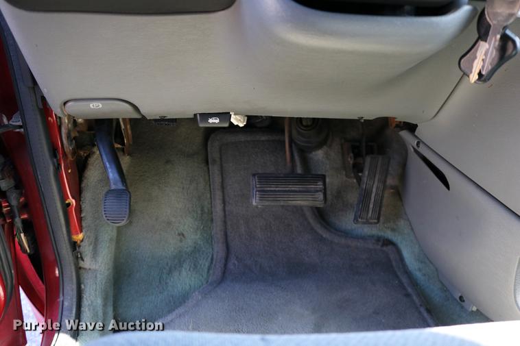 image for item DD0014 2004 Dodge Grand Caravan van