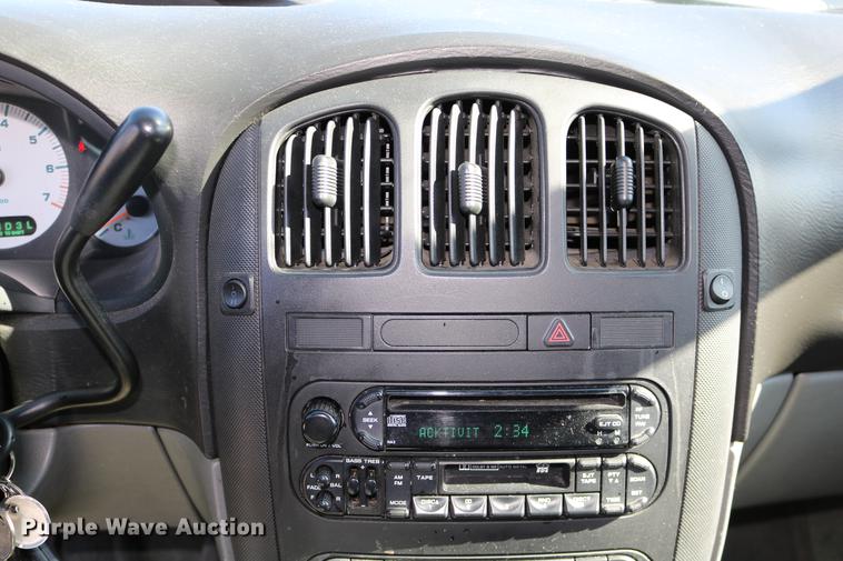 image for item DD0014 2004 Dodge Grand Caravan van