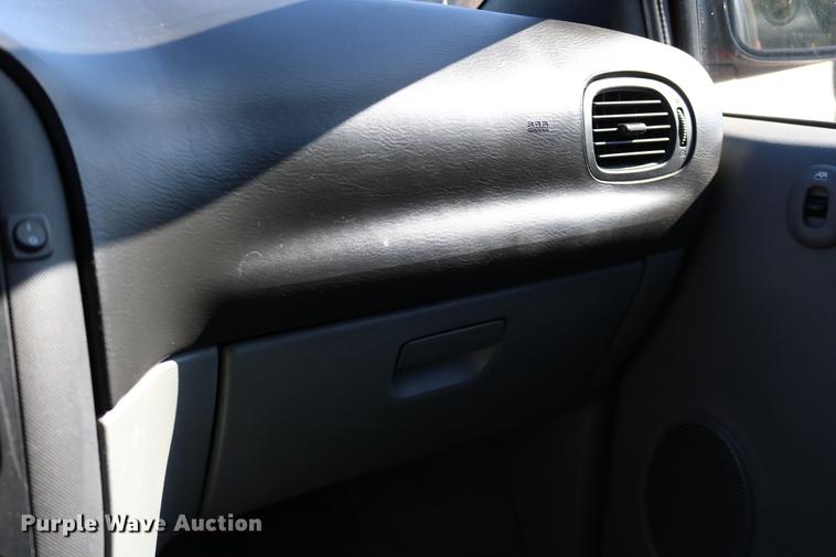 image for item DD0014 2004 Dodge Grand Caravan van