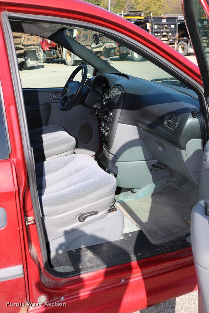 image for item DD0014 2004 Dodge Grand Caravan van