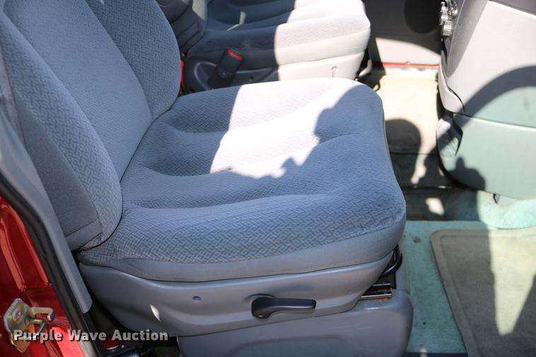 image for item DD0014 2004 Dodge Grand Caravan van
