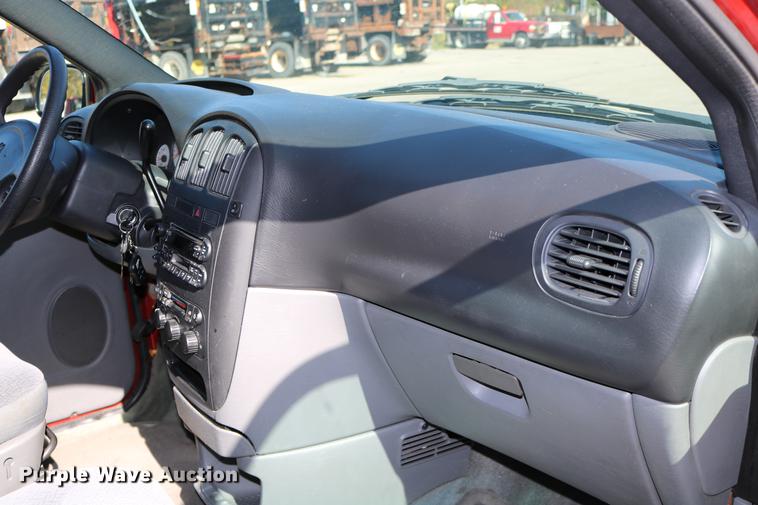 image for item DD0014 2004 Dodge Grand Caravan van