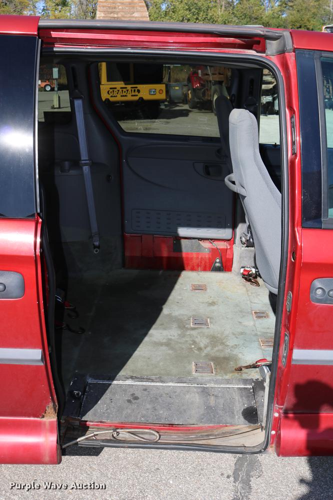 image for item DD0014 2004 Dodge Grand Caravan van