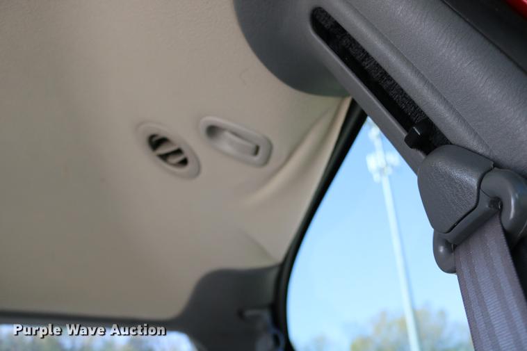 image for item DD0014 2004 Dodge Grand Caravan van