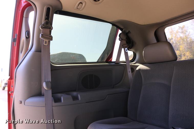 image for item DD0014 2004 Dodge Grand Caravan van