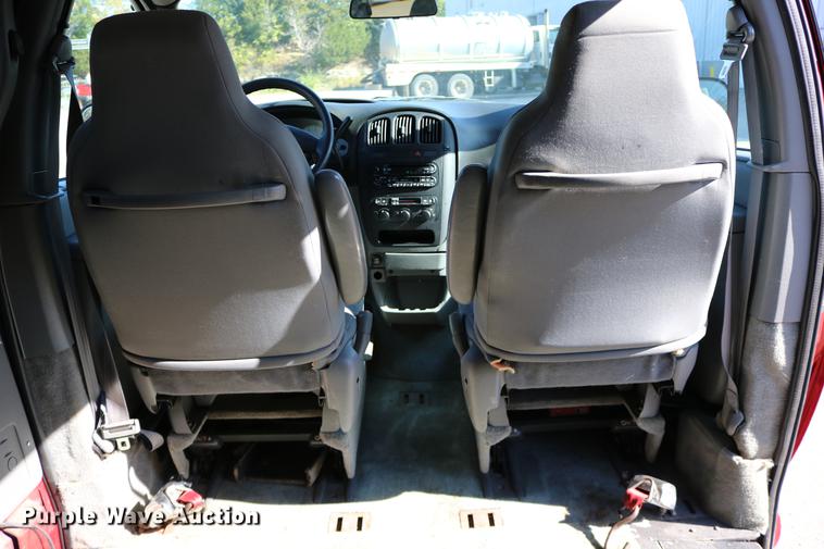 image for item DD0014 2004 Dodge Grand Caravan van