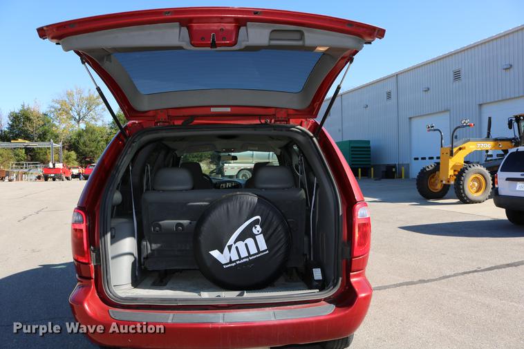 image for item DD0014 2004 Dodge Grand Caravan van