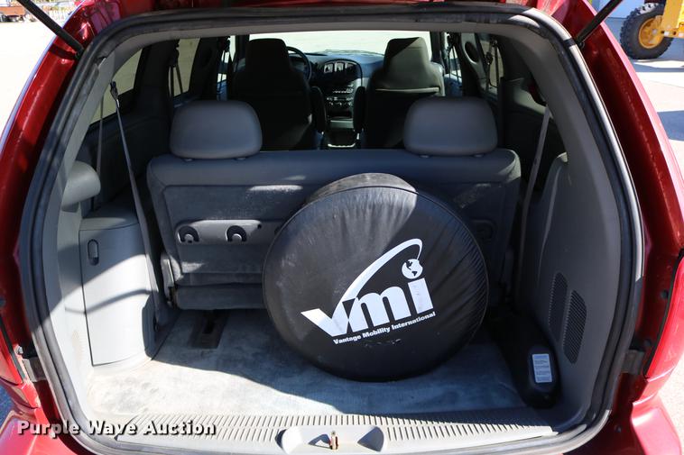 image for item DD0014 2004 Dodge Grand Caravan van