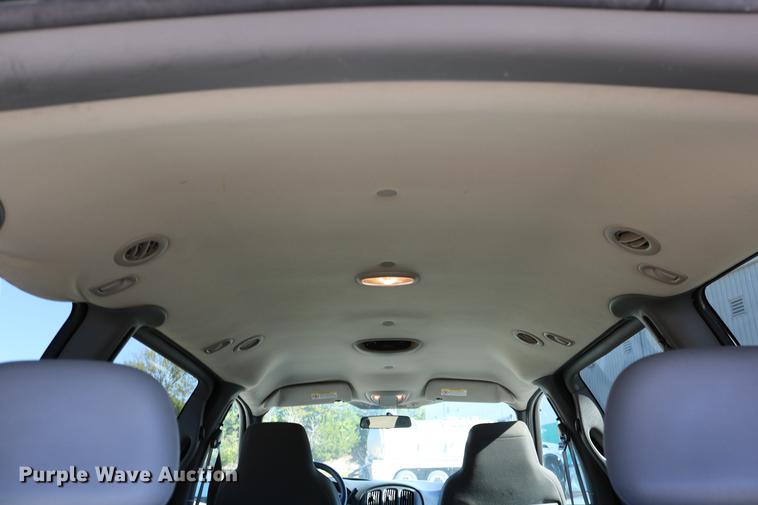 image for item DD0014 2004 Dodge Grand Caravan van