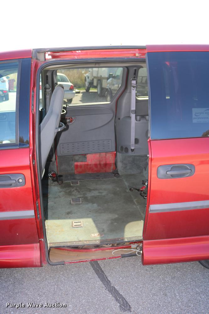 image for item DD0014 2004 Dodge Grand Caravan van