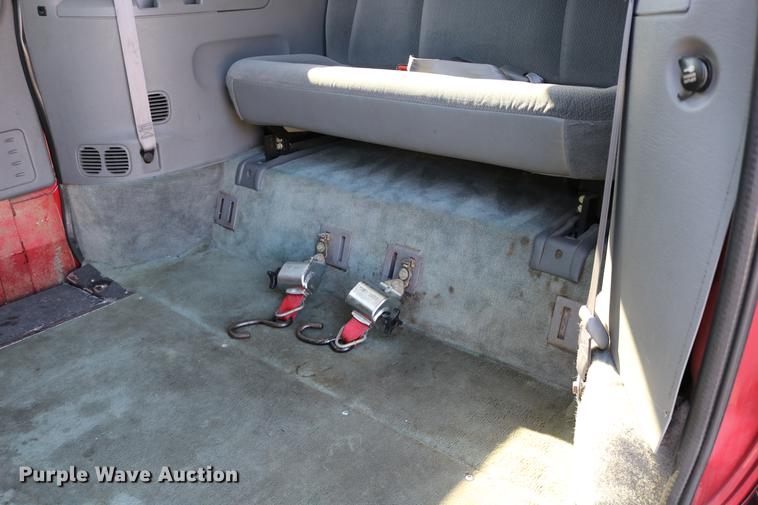 image for item DD0014 2004 Dodge Grand Caravan van