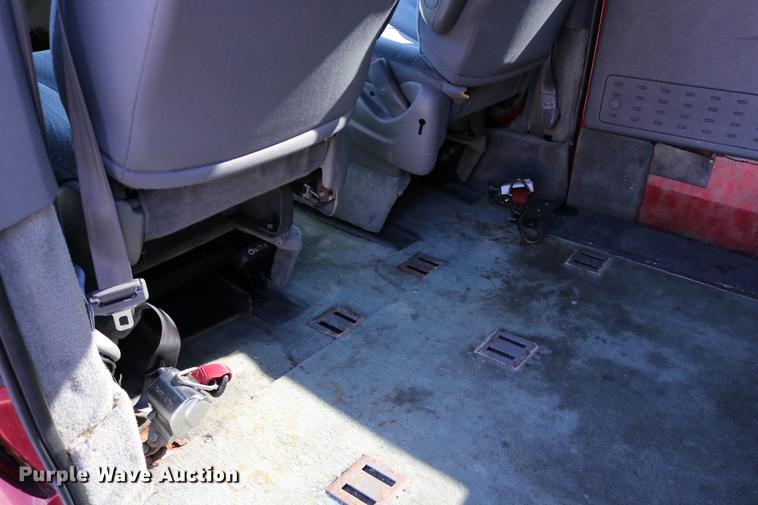 image for item DD0014 2004 Dodge Grand Caravan van