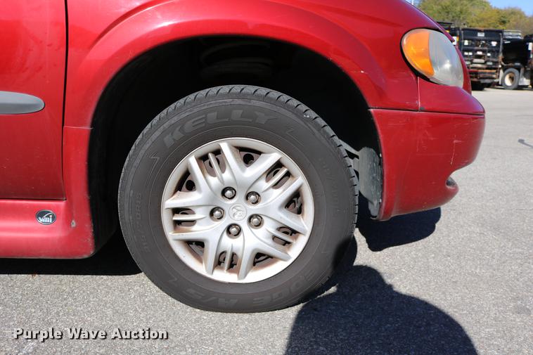 image for item DD0014 2004 Dodge Grand Caravan van