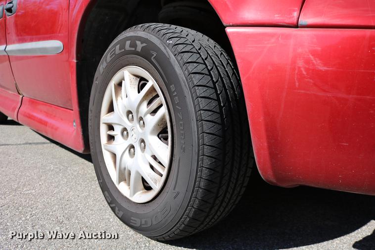 image for item DD0014 2004 Dodge Grand Caravan van