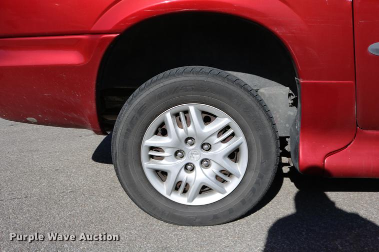 image for item DD0014 2004 Dodge Grand Caravan van
