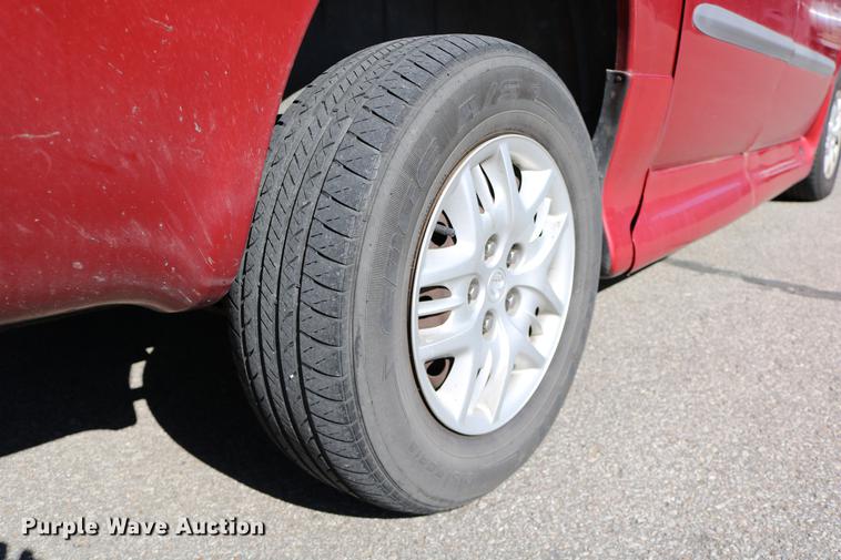 image for item DD0014 2004 Dodge Grand Caravan van