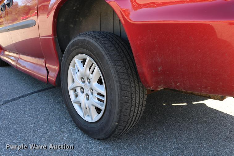 image for item DD0014 2004 Dodge Grand Caravan van