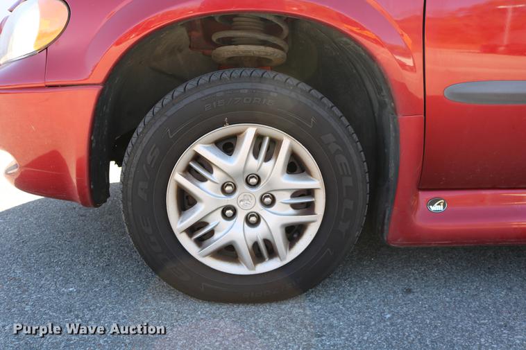 image for item DD0014 2004 Dodge Grand Caravan van