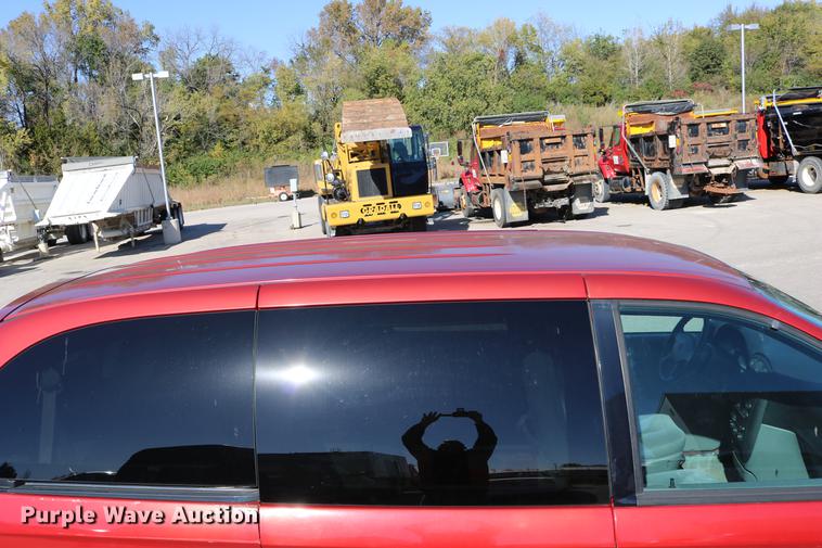 image for item DD0014 2004 Dodge Grand Caravan van