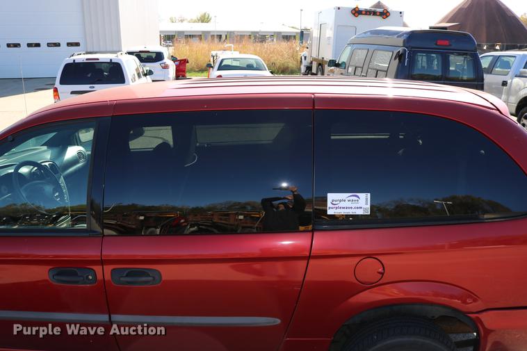 image for item DD0014 2004 Dodge Grand Caravan van