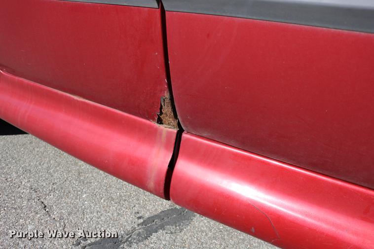 image for item DD0014 2004 Dodge Grand Caravan van