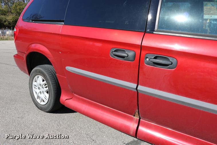 image for item DD0014 2004 Dodge Grand Caravan van