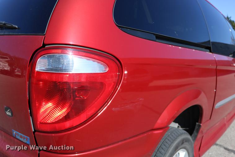 image for item DD0014 2004 Dodge Grand Caravan van