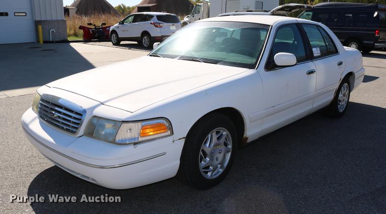 image for item DD0016 1998 Ford Crown Victoria