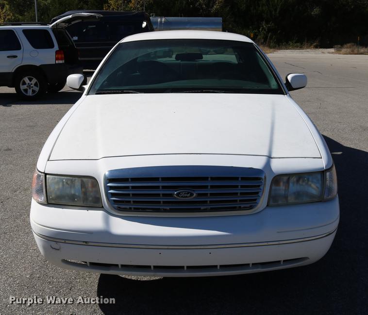 image for item DD0016 1998 Ford Crown Victoria