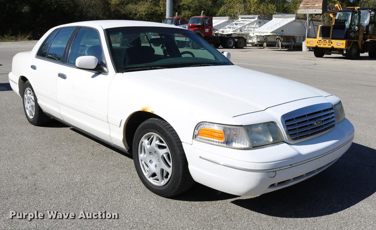 image for item DD0016 1998 Ford Crown Victoria
