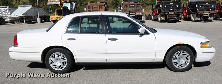 image for item DD0016 1998 Ford Crown Victoria